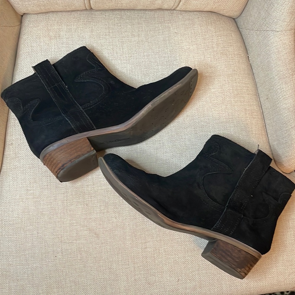 Lucky Brand pull on booties - black suede- 7.5